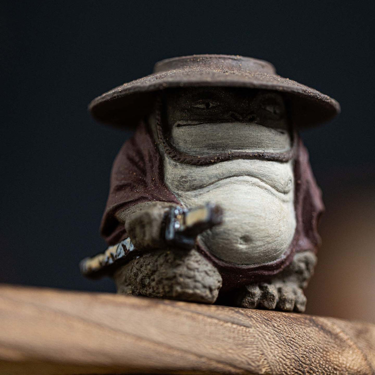 Golden Toad Swordsman Yixing zisha Lid Holder – Yinchen Studio