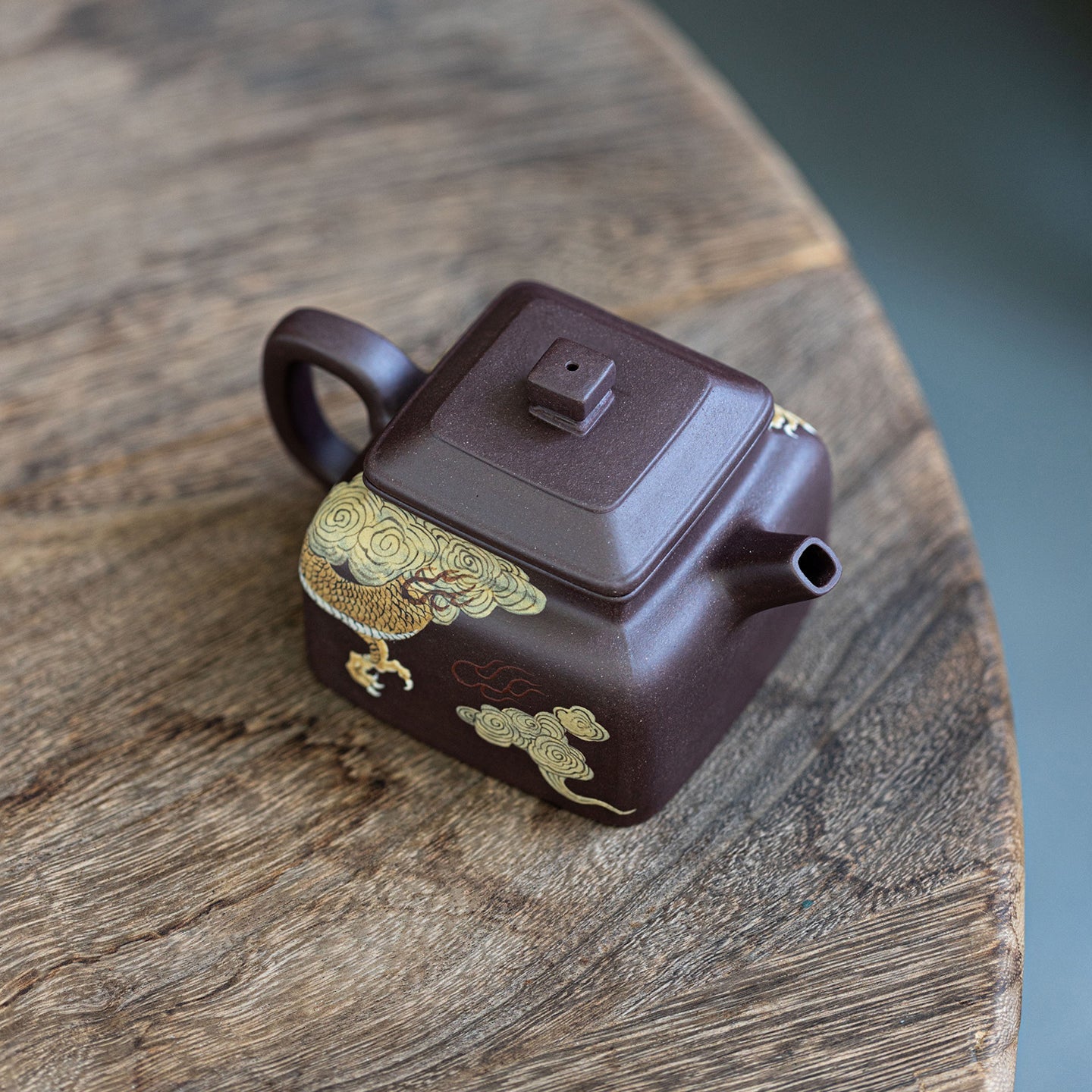 Si fang De zhong（dragon painting) Yixing teapot  160ml