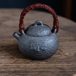 Beast pattern Ti liang Yixing teapot   720ml