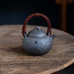 Beast pattern Ti liang Yixing teapot   720ml