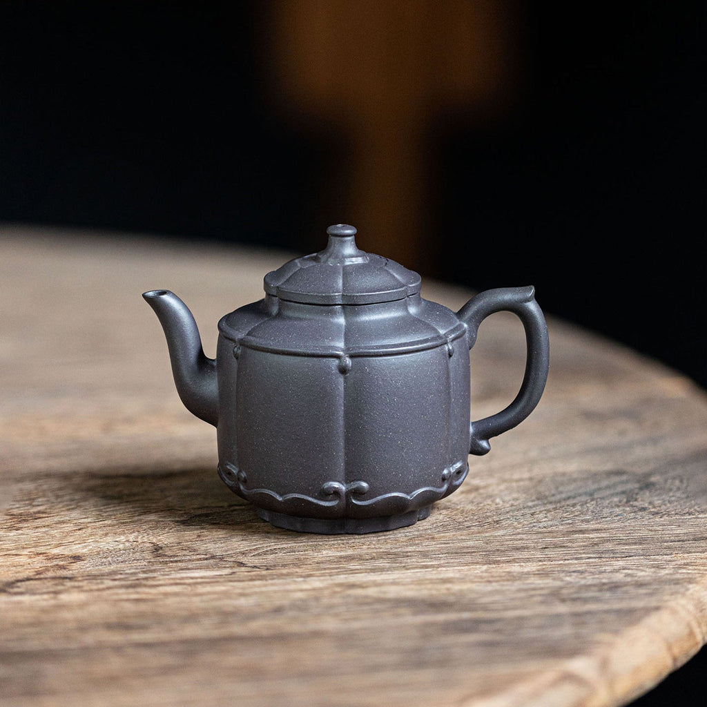 Jin Wen Gong Deng  Yixing Teapot  165ml