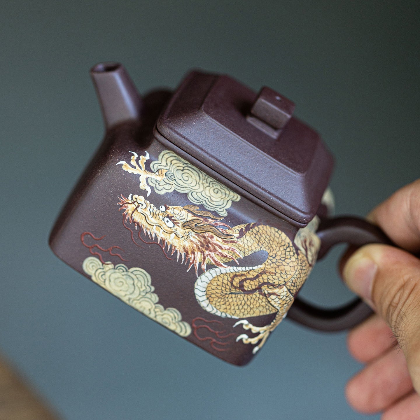 Si fang De zhong（dragon painting) Yixing teapot  160ml