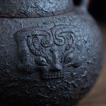 Beast pattern Ti liang Yixing teapot   720ml